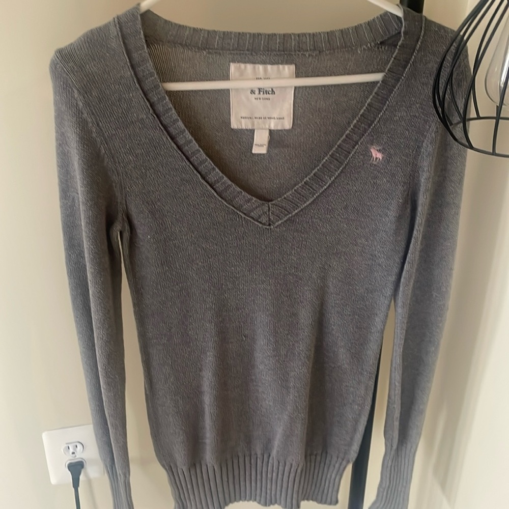 Abercrombie and fitch V neck knit sweater